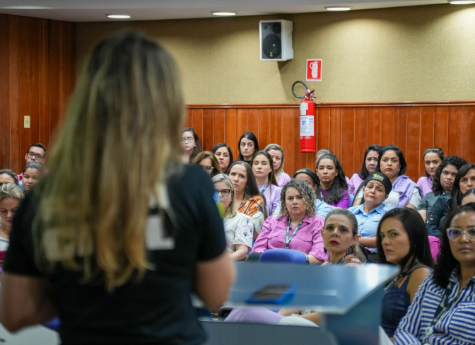 Ipasgo encerra Agosto Lilás com palestra da delegada Ana Elisa Martins sobre combate à violência contra a mulher